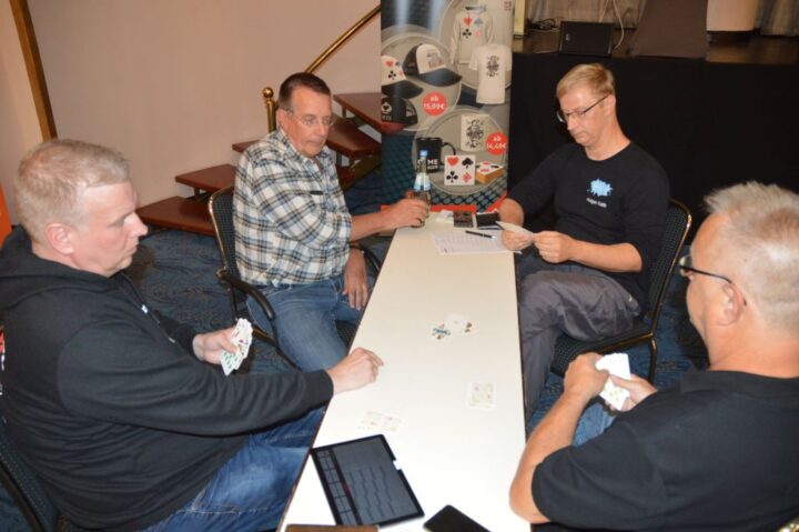 Herren Serie 5 Tisch 1