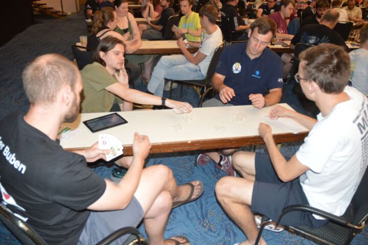 Junge Leute Serie 5 Tisch 1